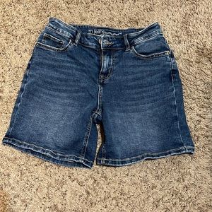 Women’s mid rise jean shorts